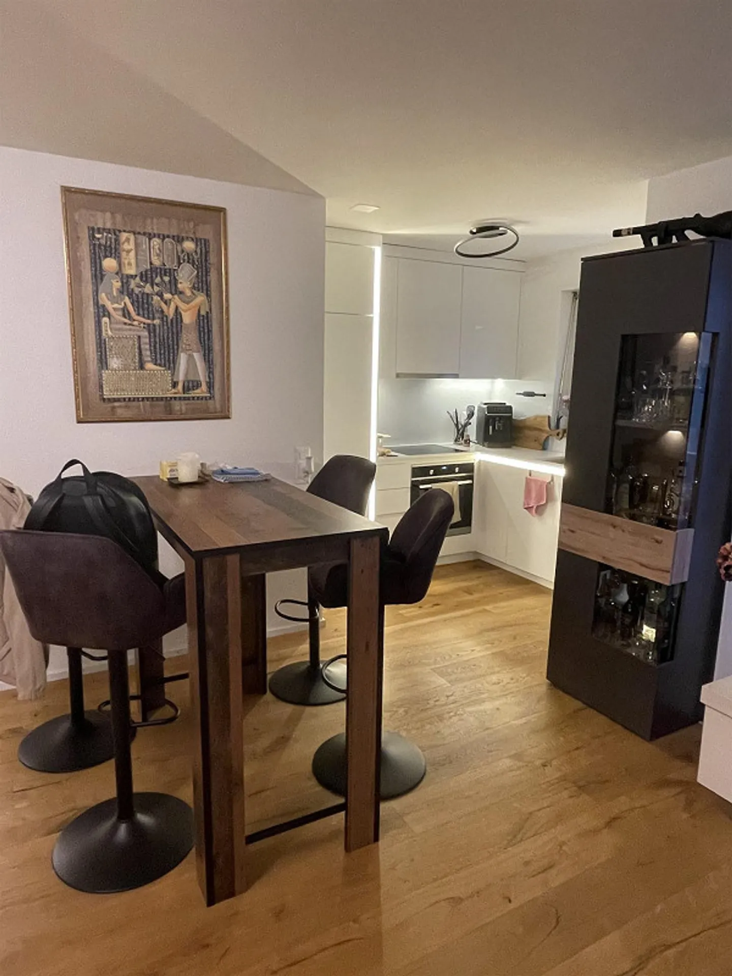 Modernes Apartment mit Balkon - Foto 4 von 11
