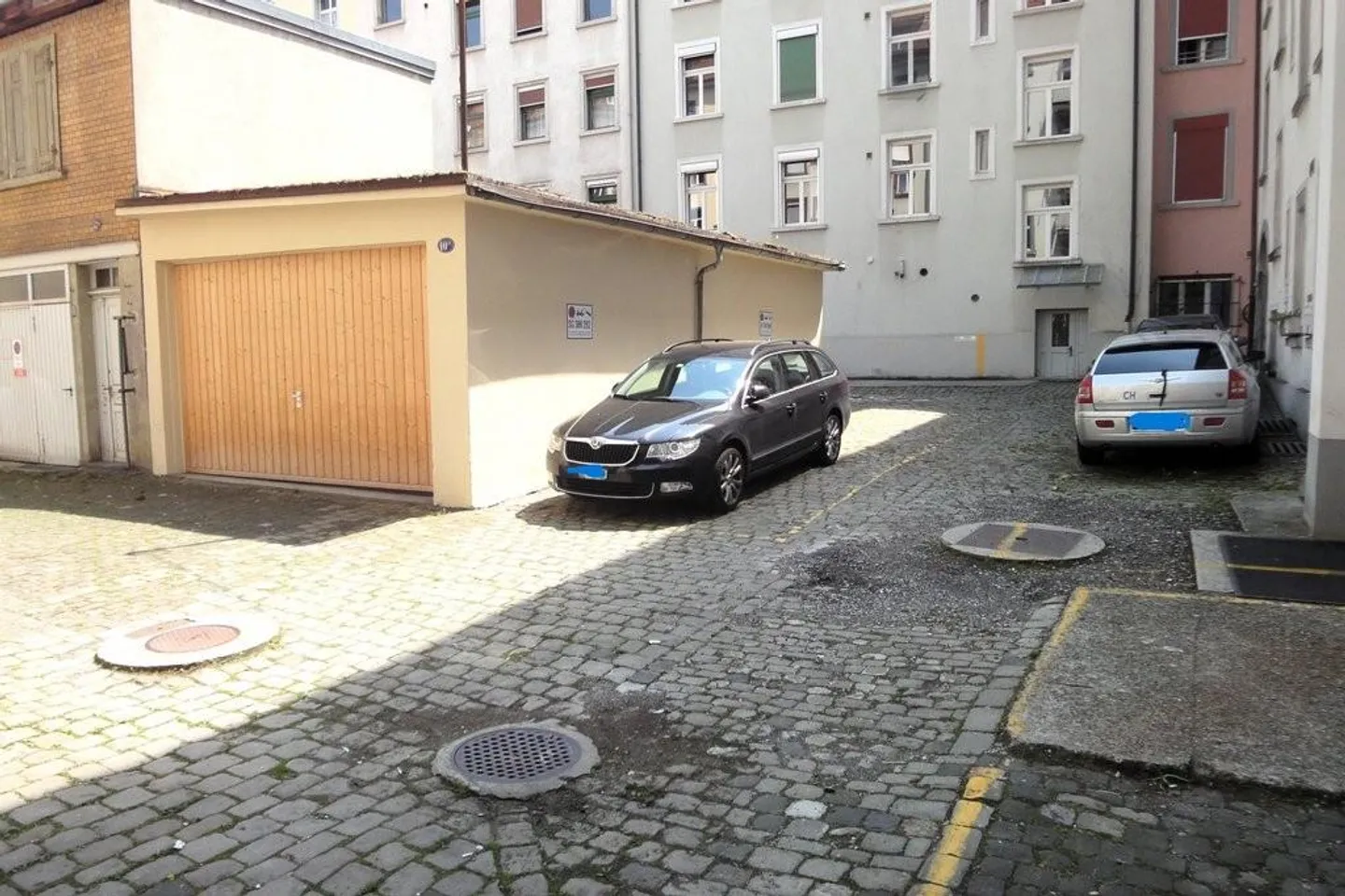 Avez-vous encore besoin d'une place de parking?! - Photo 1 sur 2