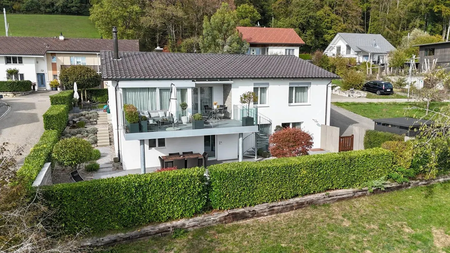 Modernes Einfamilienhaus mit Spa - Foto 1 von 13