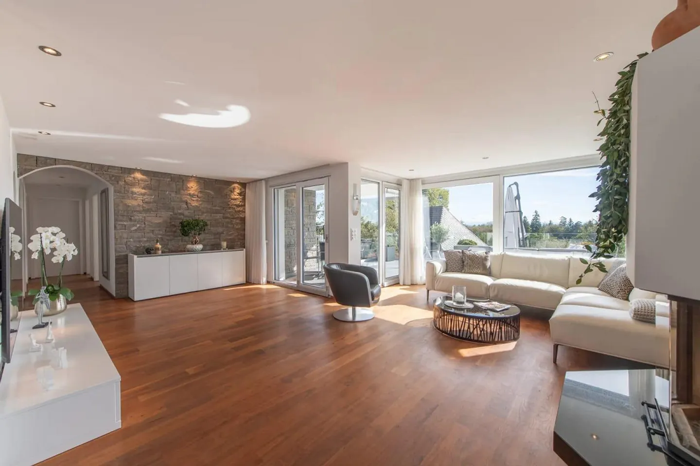 Modernes Einfamilienhaus mit Spa - Foto 3 von 13