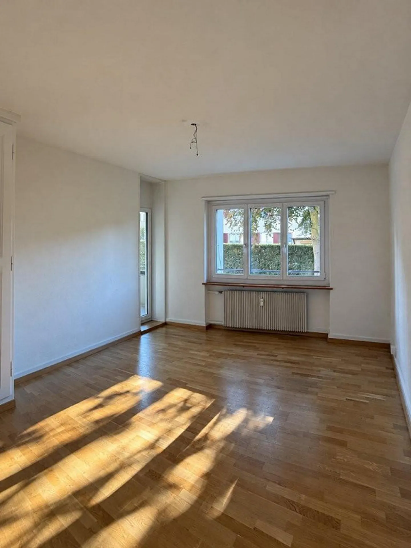 Appartement lumineux de 3,5 pièces avec balcon vitré à Liebefeld - Photo 4 sur 10