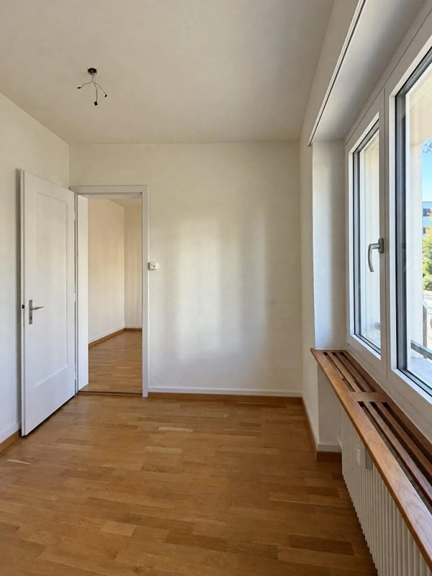 Appartement lumineux de 3,5 pièces avec balcon vitré à Liebefeld - Photo 5 sur 10