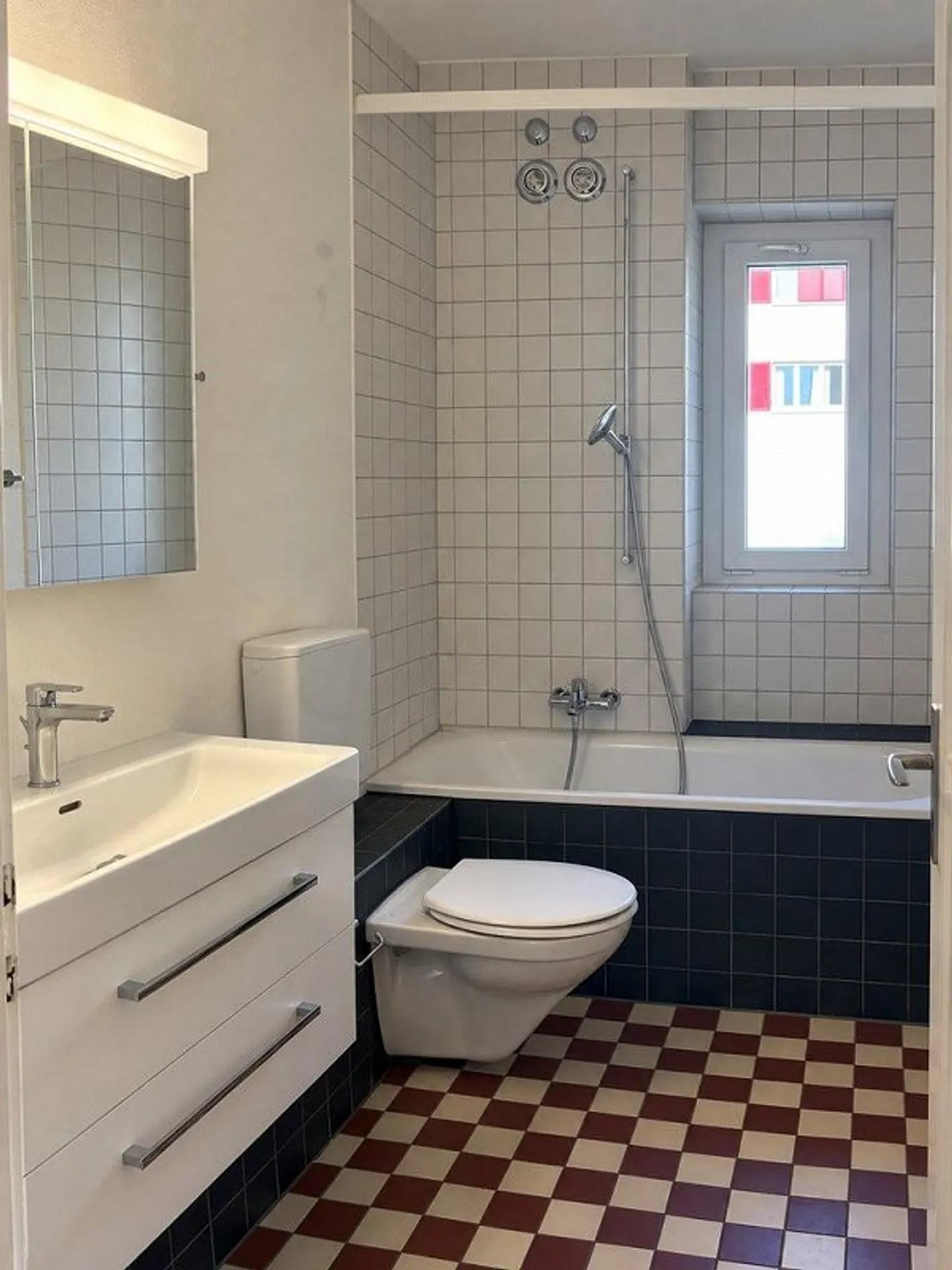 Appartement lumineux de 3,5 pièces avec balcon vitré à Liebefeld - Photo 6 sur 10