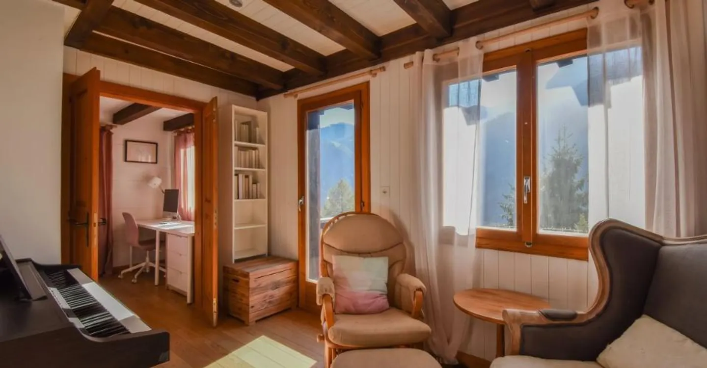Family chalet with a view of the Dents-du-Midi  Secondary residence allowed - Sale to foreigners possible - Photo 7 of 13