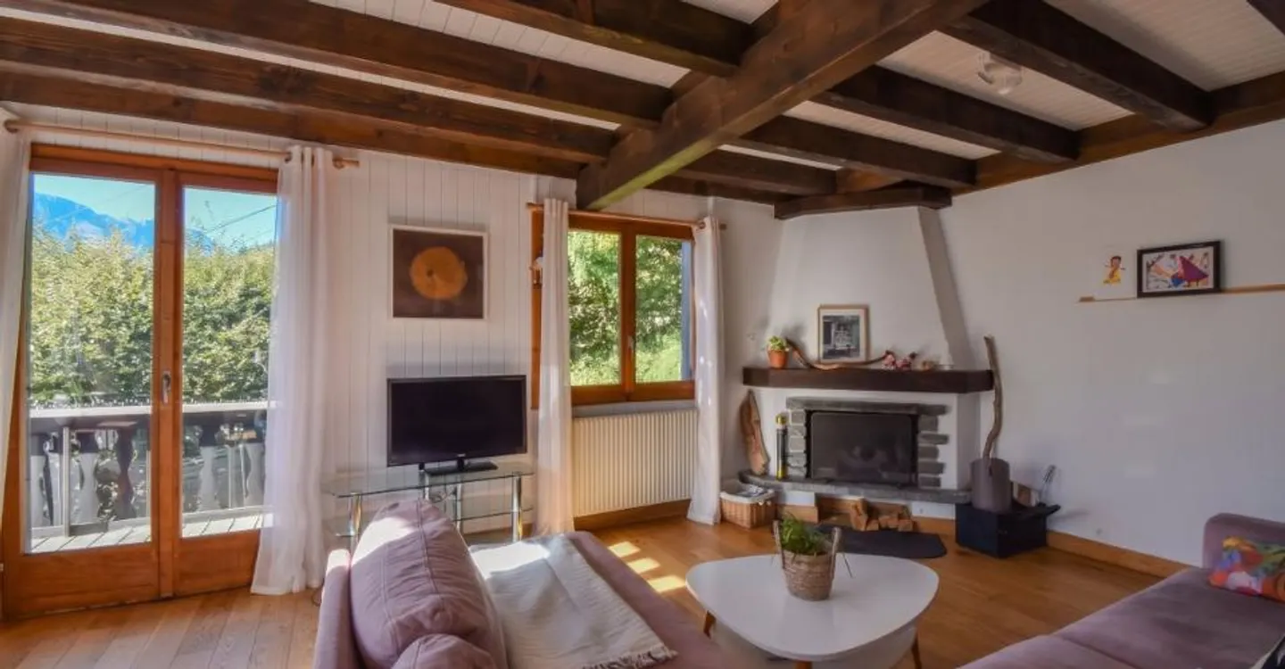 Family chalet with a view of the Dents-du-Midi  Secondary residence allowed - Sale to foreigners possible - Photo 6 of 13