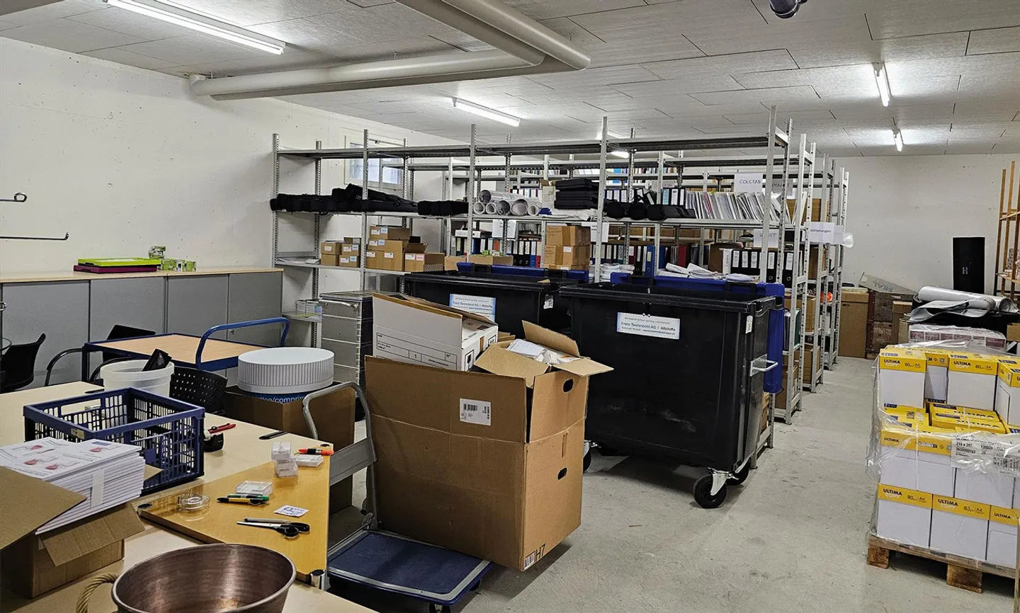 Grande magazzino/archivio in posizione ottimale - Consegna con ascensore per merci - Foto 2 di 5