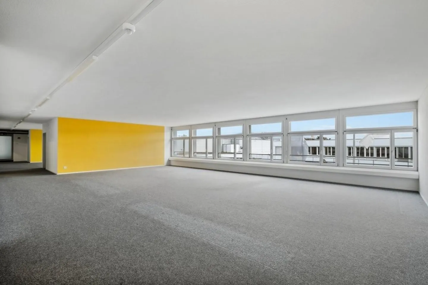 Espace Commercial avec Quai - Photo 1 sur 12