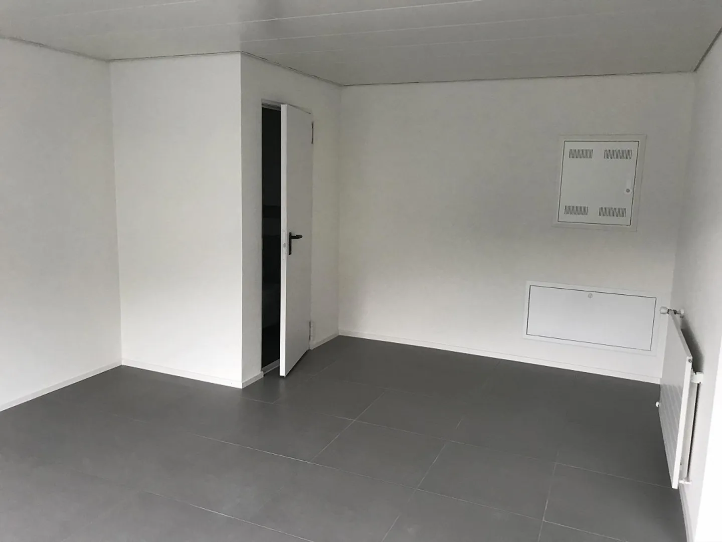 Besazio Office/store with windows - Photo 5 of 8