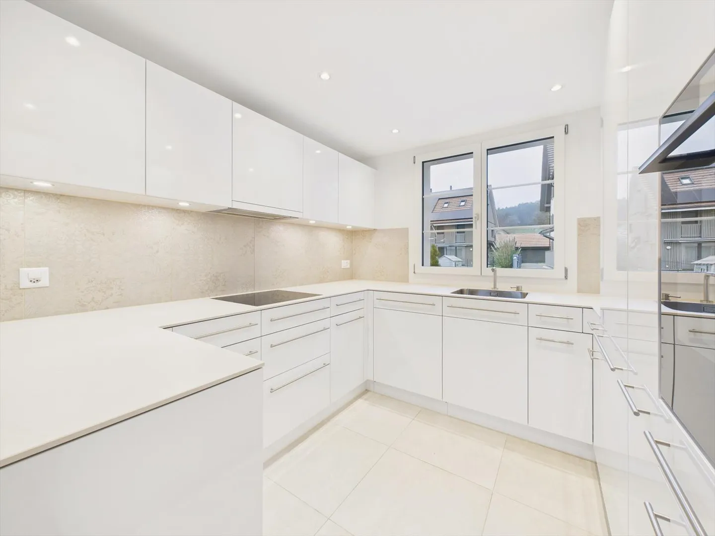 Maison de ville moderne de 5,5 pièces avec agencement pratique, village - Photo 4 sur 11