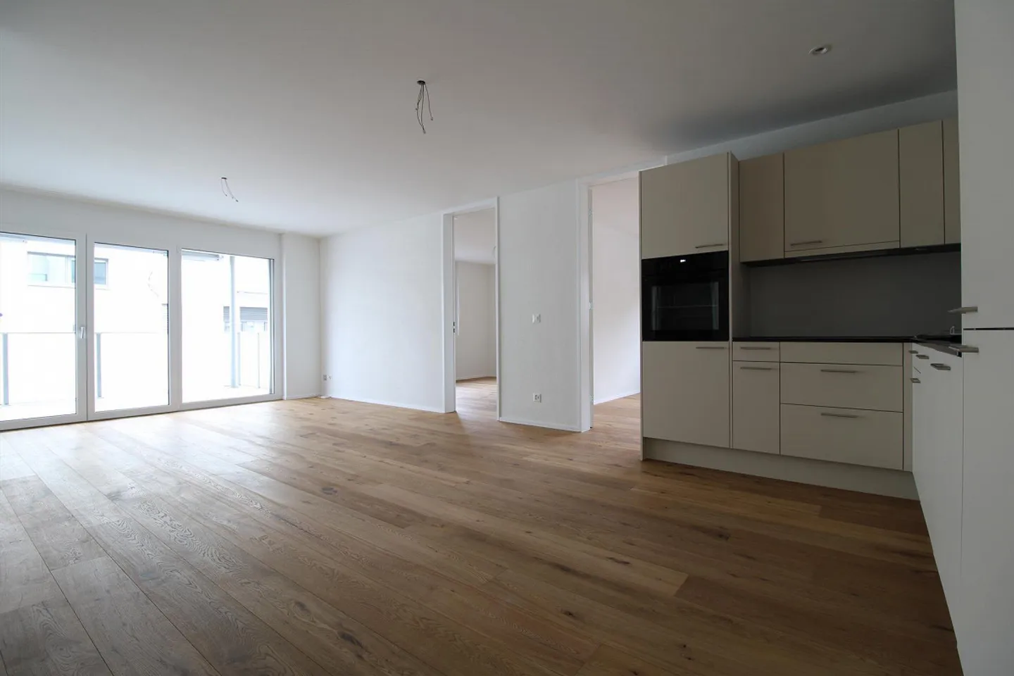 Appartement moderne de 3,5 pièces avec grand balcon - Photo 2 sur 5