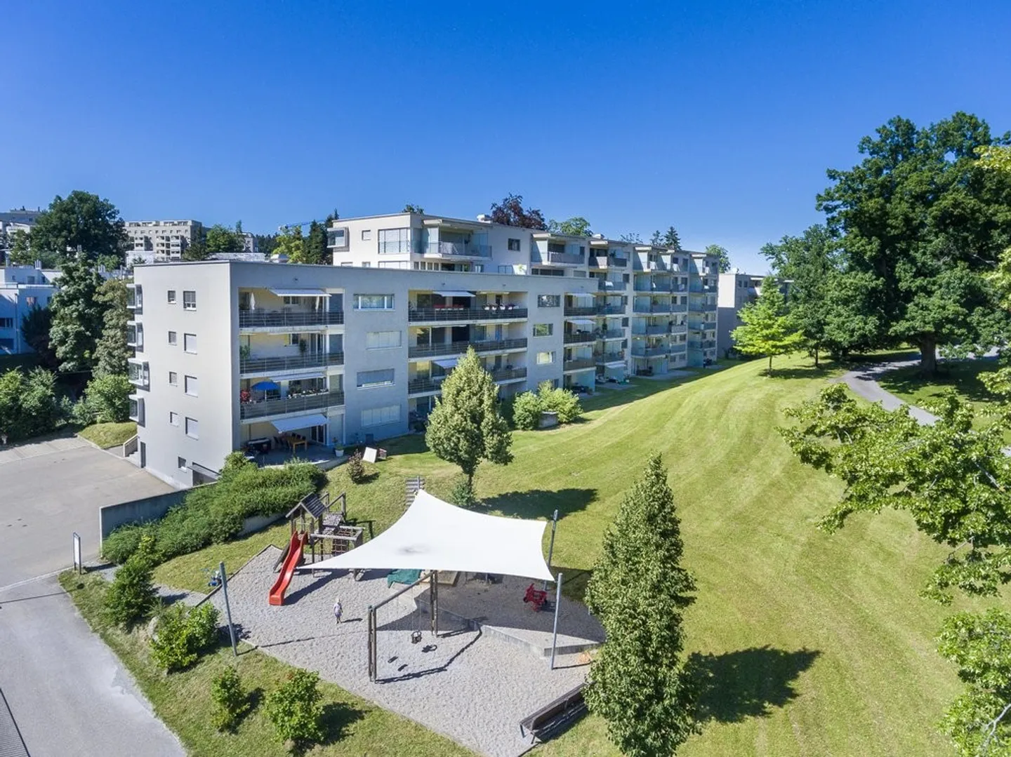 Appartement moderne en zone familiale - Photo 2 sur 11