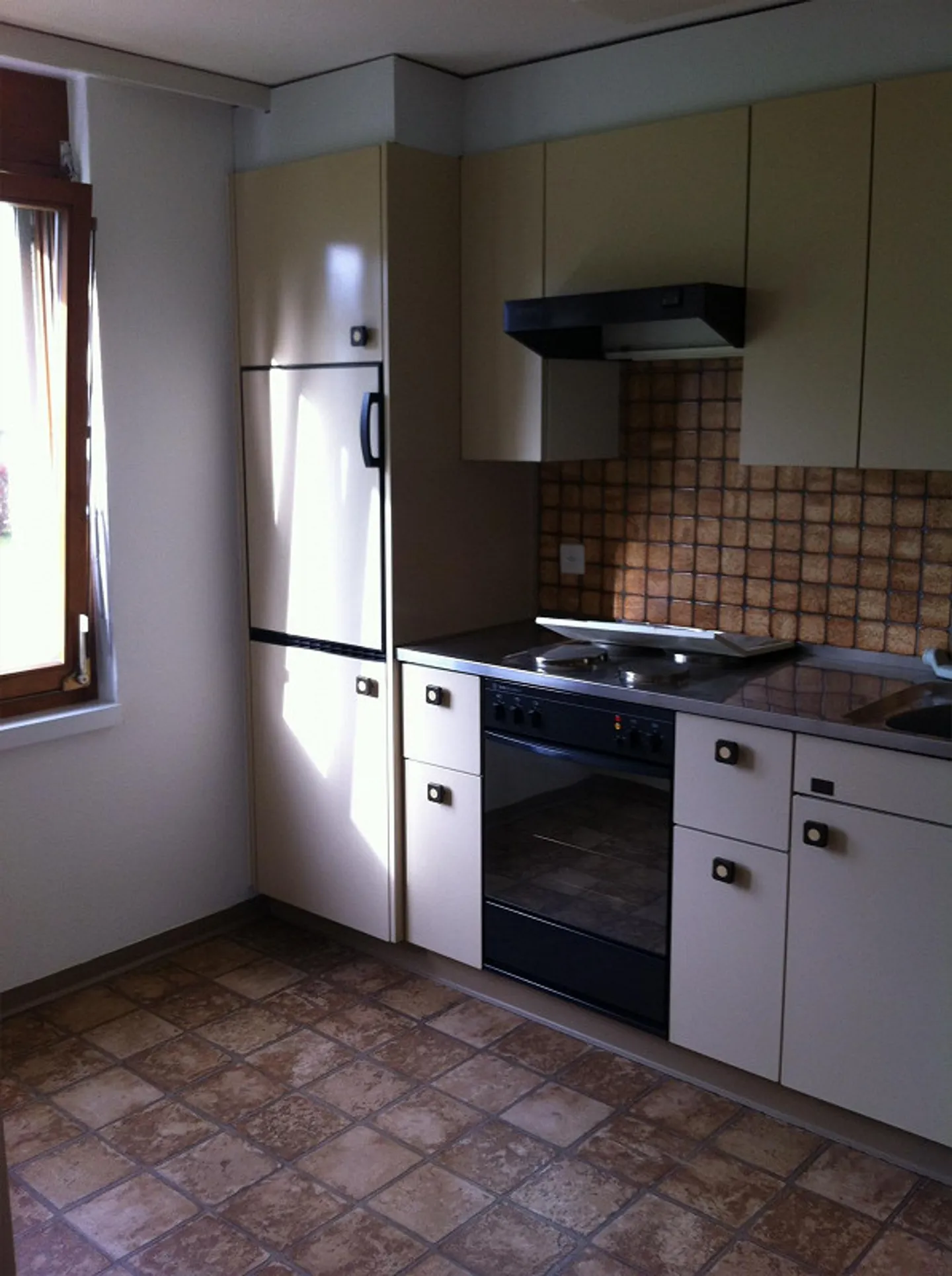 L'appartamento ideale per single. Ampio layout con balcone e ascensore - Foto 2 di 9