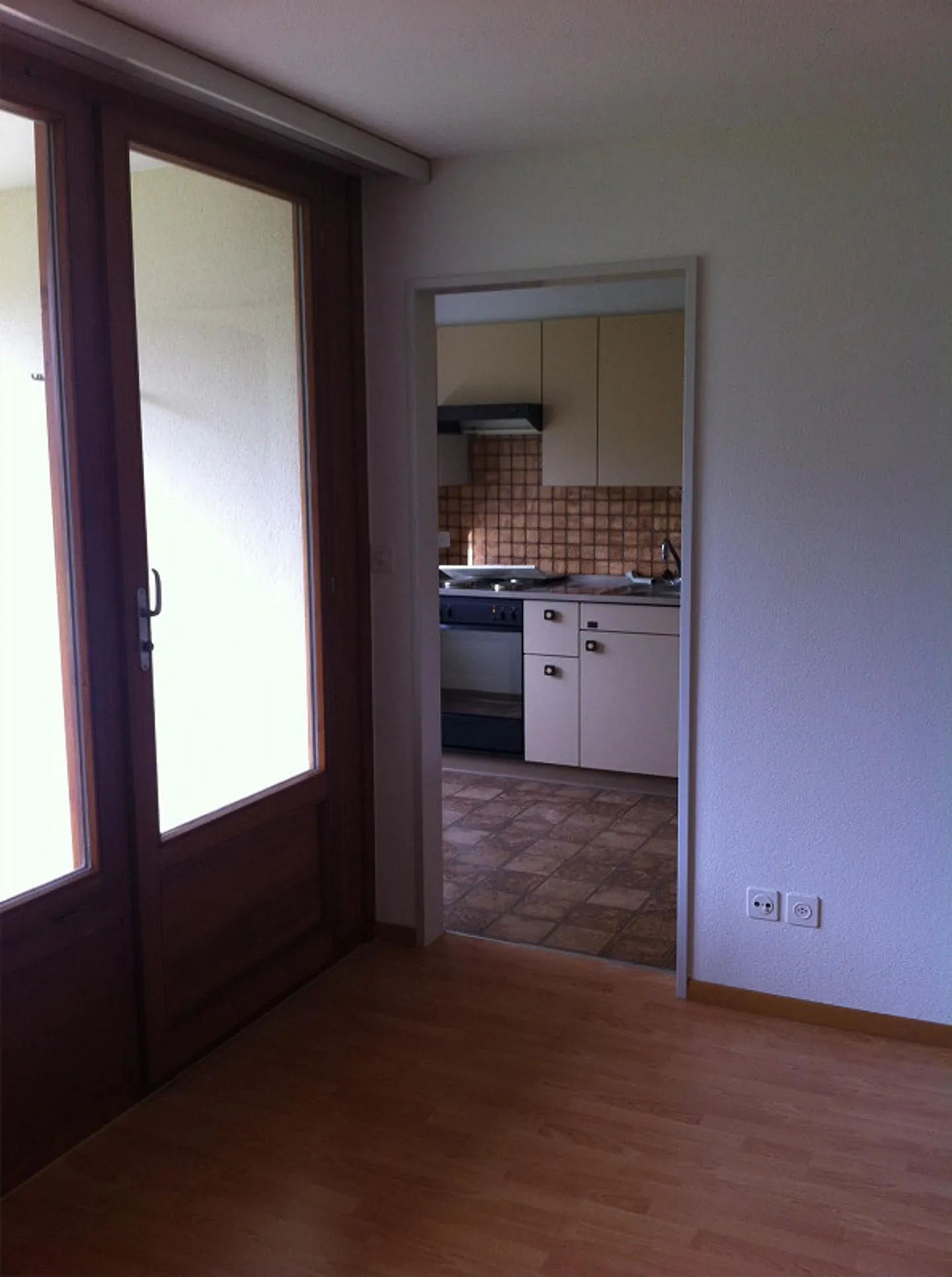 L'appartamento ideale per single. Ampio layout con balcone e ascensore - Foto 3 di 9