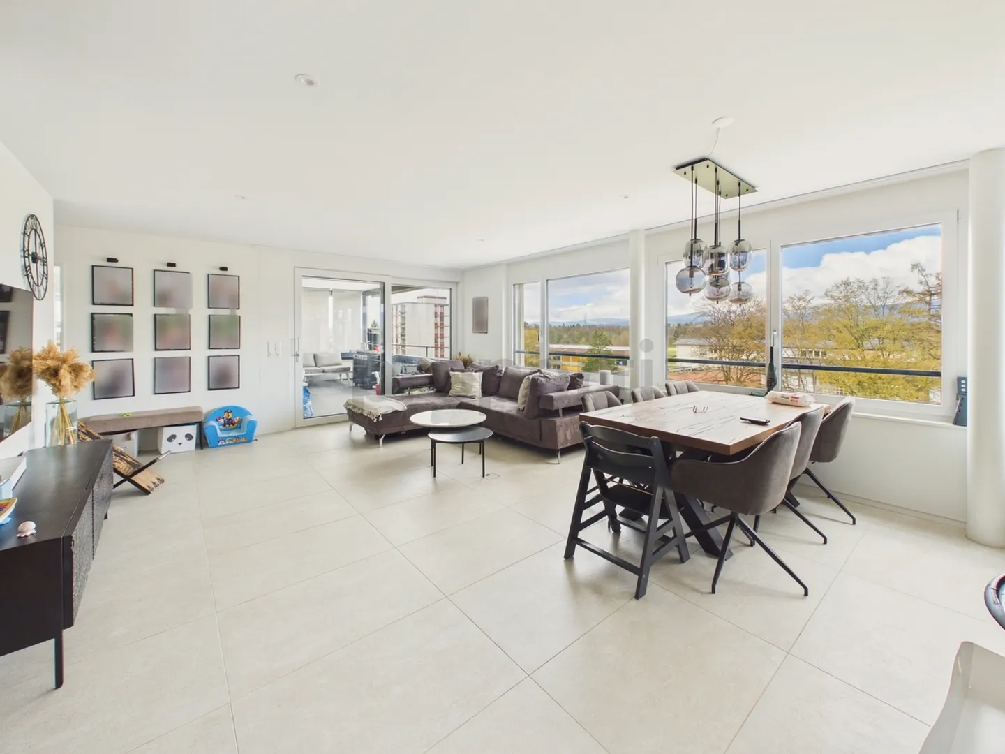 Appartamento moderno con terrazza - Foto 2 di 13