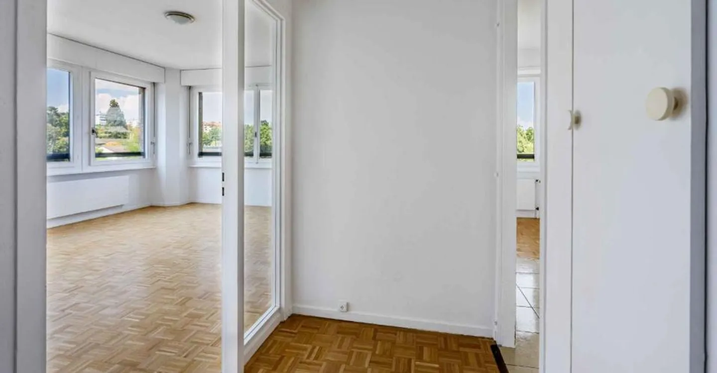 Exclusive: 4-room apartment close to the city center - Photo 2 of 7