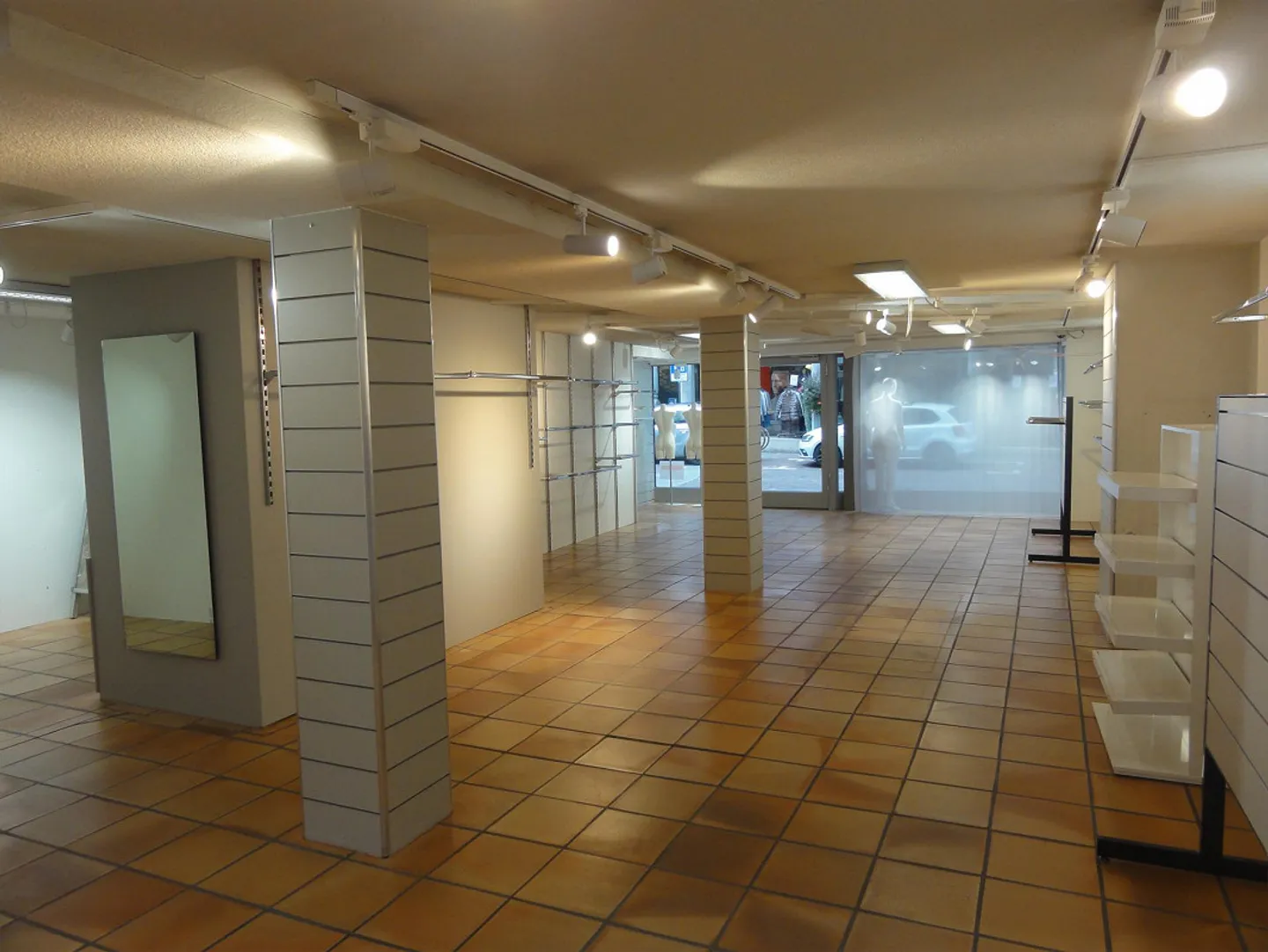 Shop in the town center in an attractive location - Photo 1 of 16