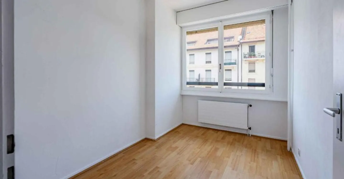 Exclusive: 4-room apartment close to the city center - Photo 5 of 7