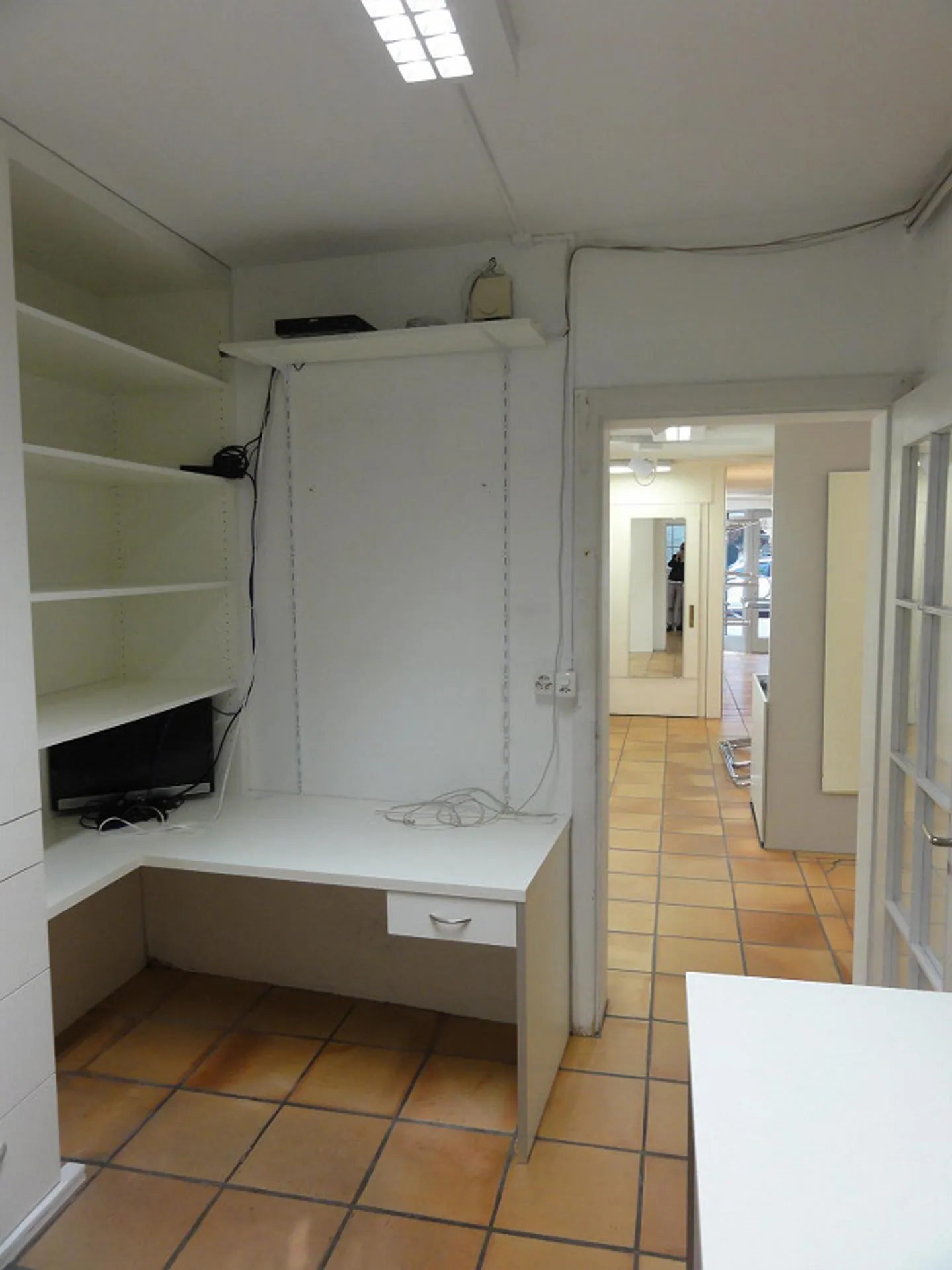 Shop in the town center in an attractive location - Photo 8 of 16