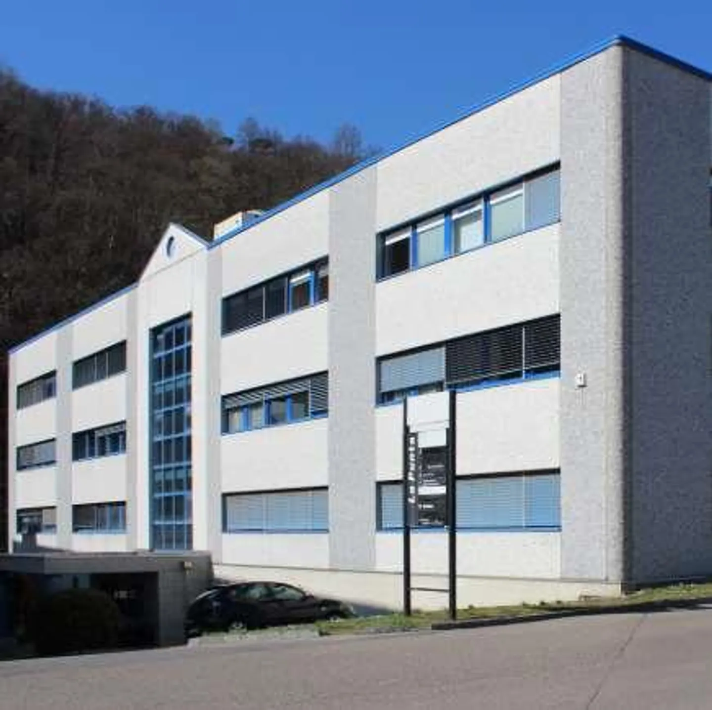 Wir vermieten renovierten Gewerberaum in Manno - Foto 1 von 9