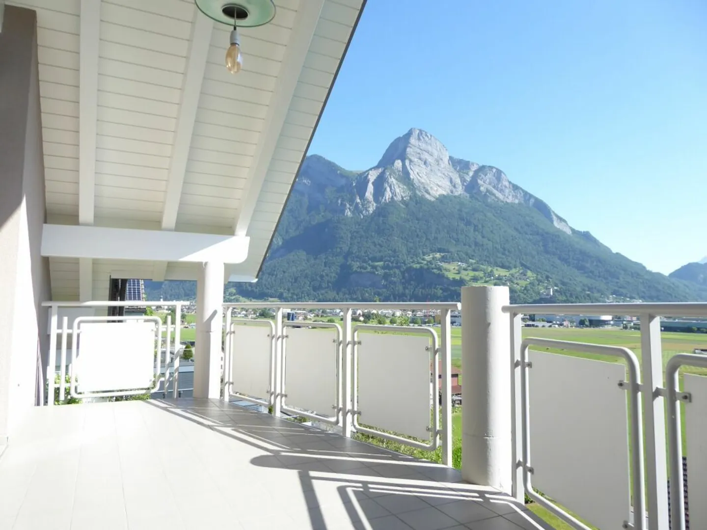 Maison individuelle de 5 1/2 pièces avec vue dégagée attrayante - Photo 9 sur 26