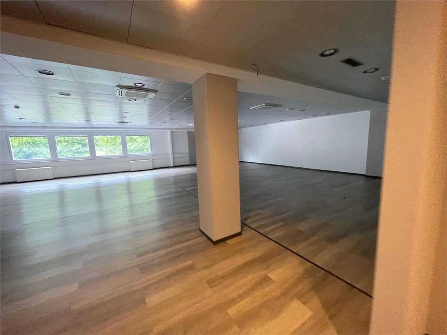 Wir vermieten renovierten Gewerberaum in Manno - Foto 3 von 9