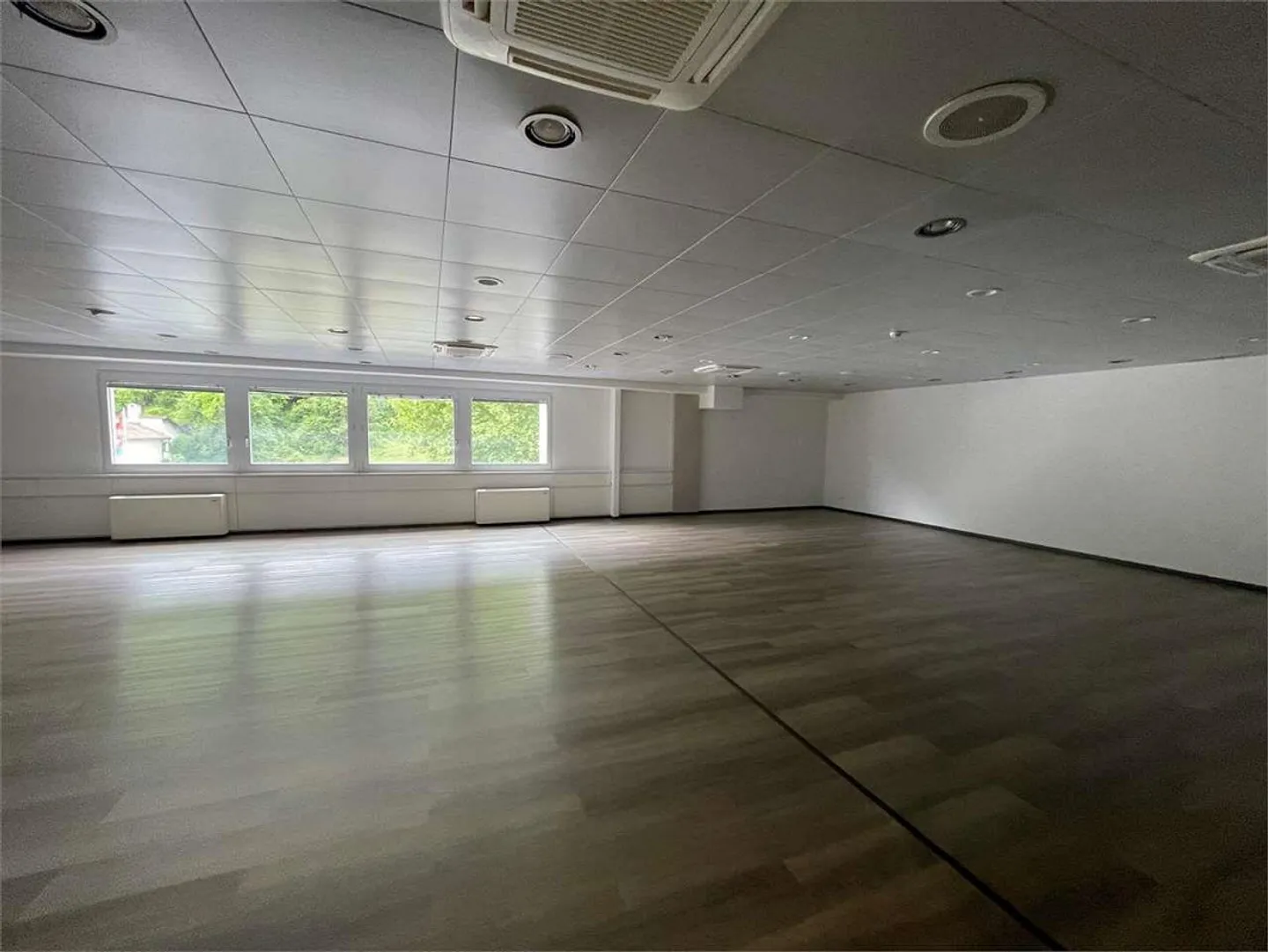 Wir vermieten renovierten Gewerberaum in Manno - Foto 6 von 9
