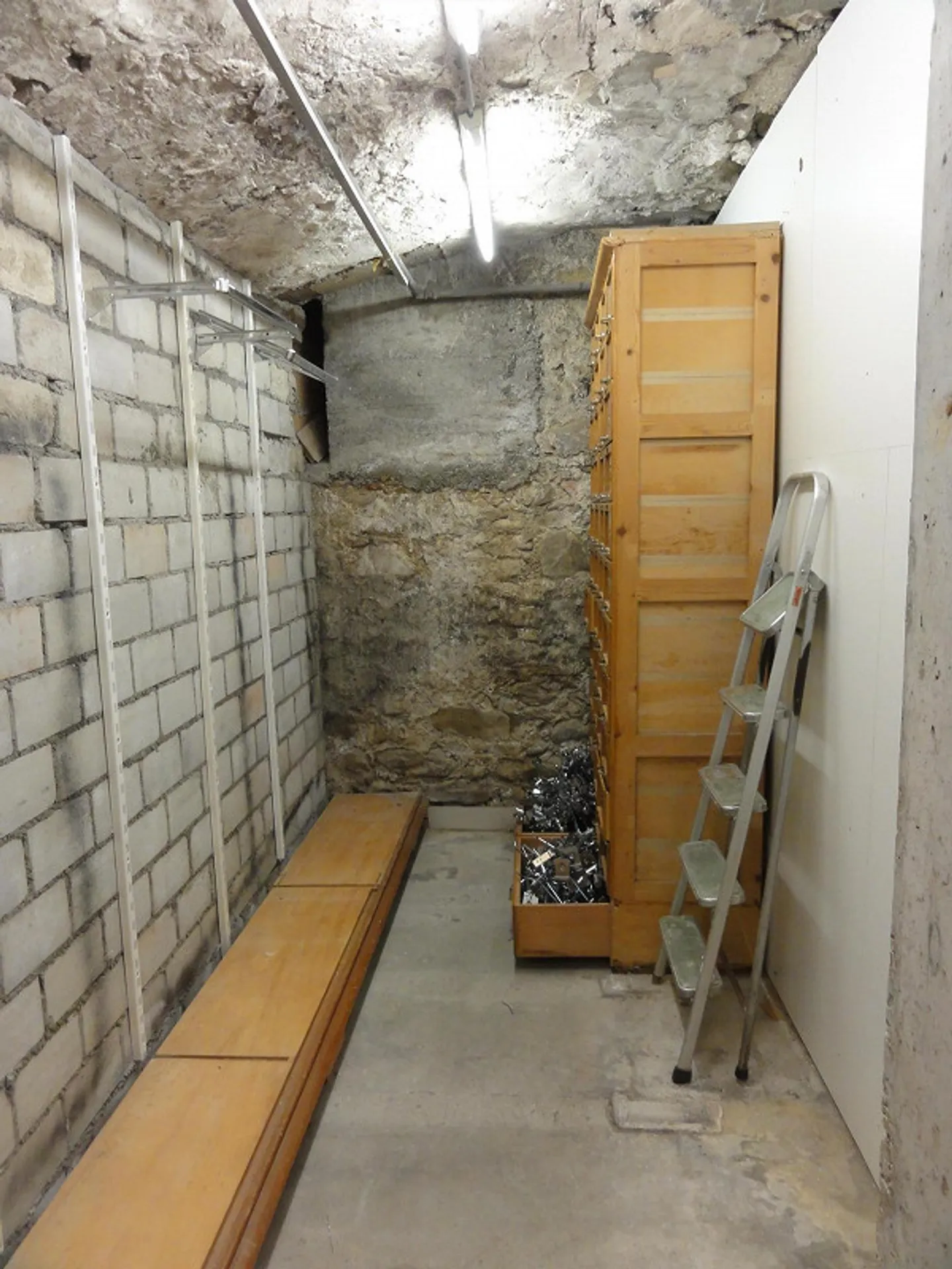 Shop in the town center in an attractive location - Photo 13 of 16