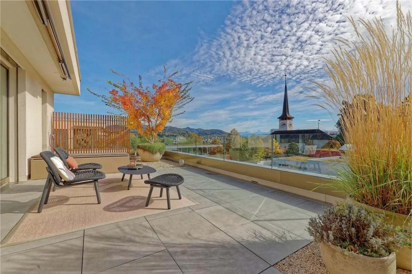 Appartamento attico 4½ locali quasi nuovo con una terrazza da sogno e Wei... - Foto 2 di 13