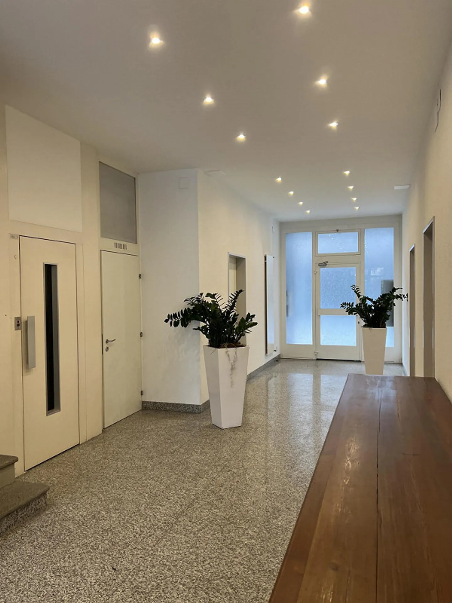 Chiasso, elegantes und modernes Büro mit überdachtem Parkplatz - Foto 14 von 17