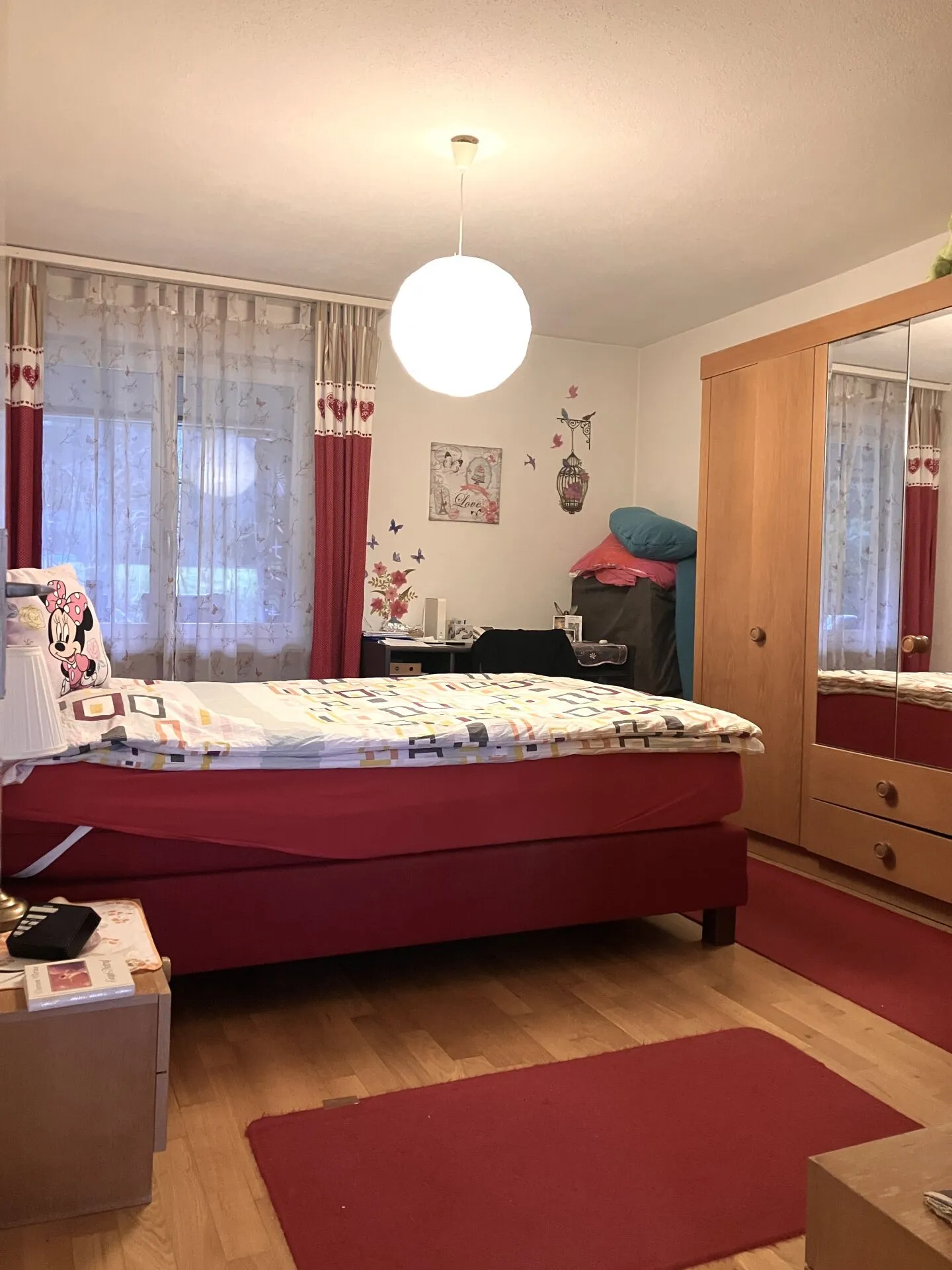 Occasione rara: Vivere con il comfort del giardino - appartamento ben tenuto di 2,5 locali con ascensore, camino e 2 posti auto sotterranei - Foto 7 di 10