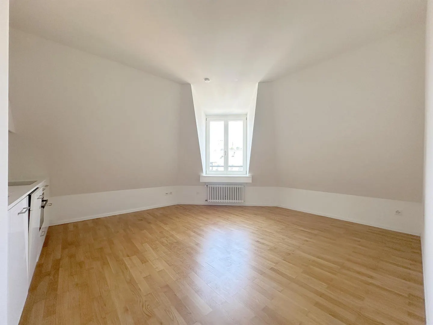 Benefit from one month rent-free! - Photo 3 of 6