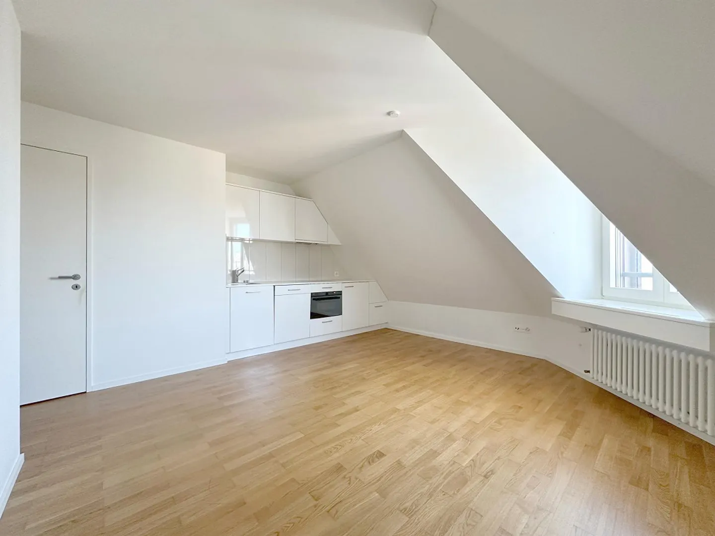 Benefit from one month rent-free! - Photo 5 of 6