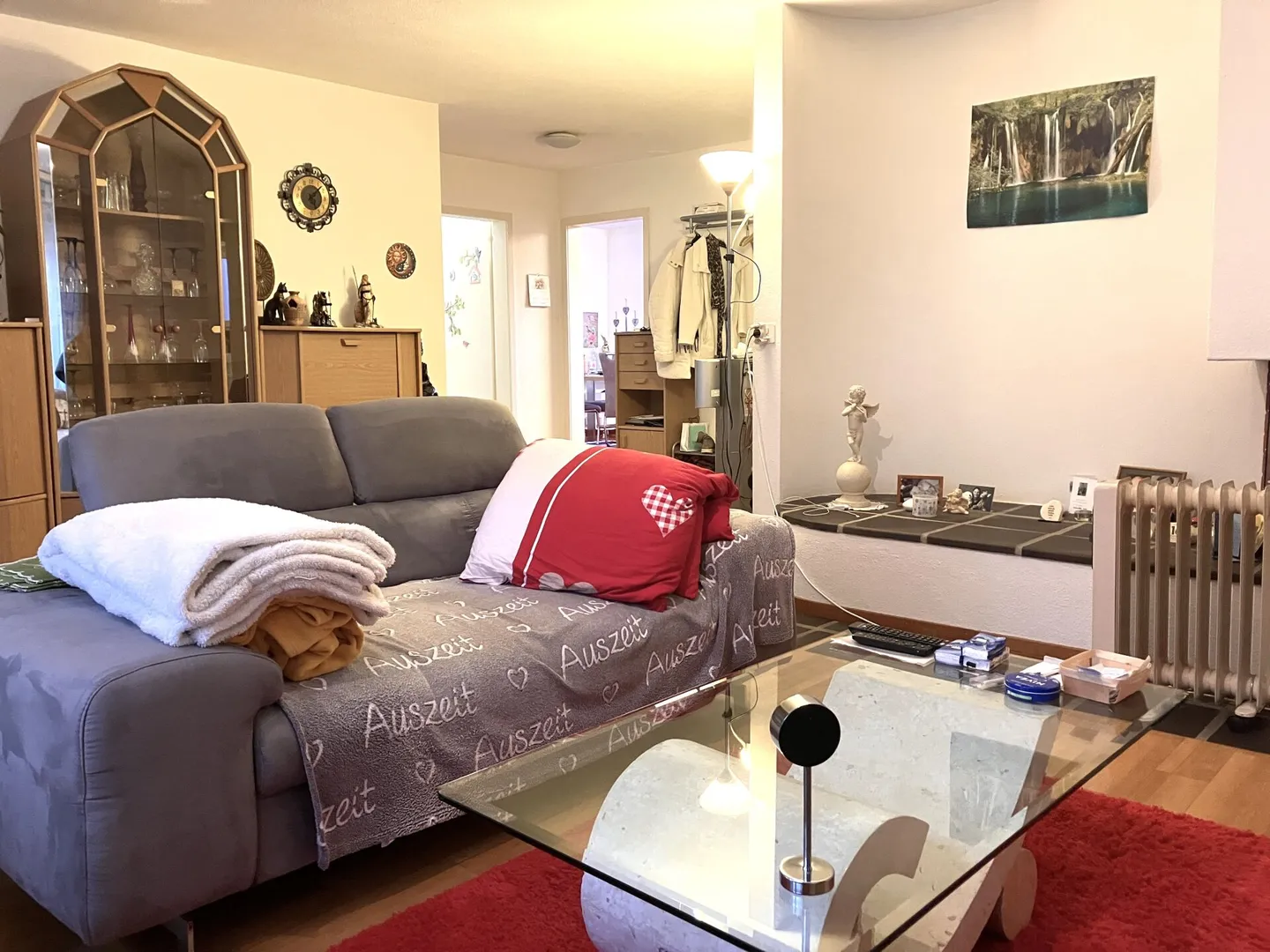 Occasione rara: Vivere con il comfort del giardino - appartamento ben tenuto di 2,5 locali con ascensore, camino e 2 posti auto sotterranei - Foto 10 di 10