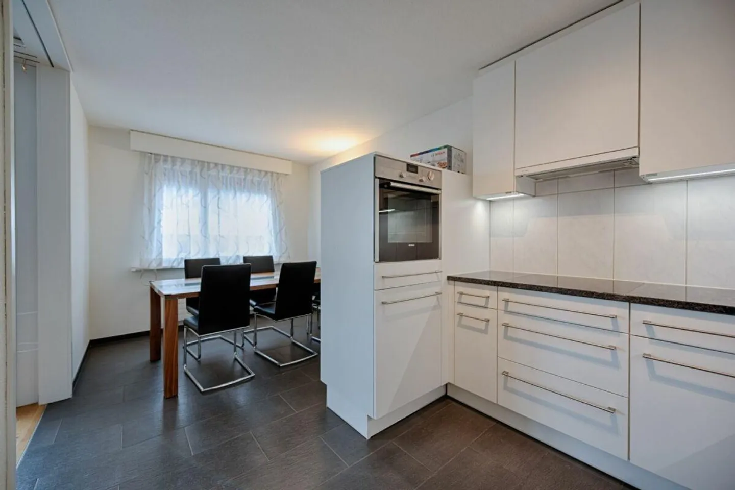 Appartamento moderno con vista montagna - Foto 3 di 13