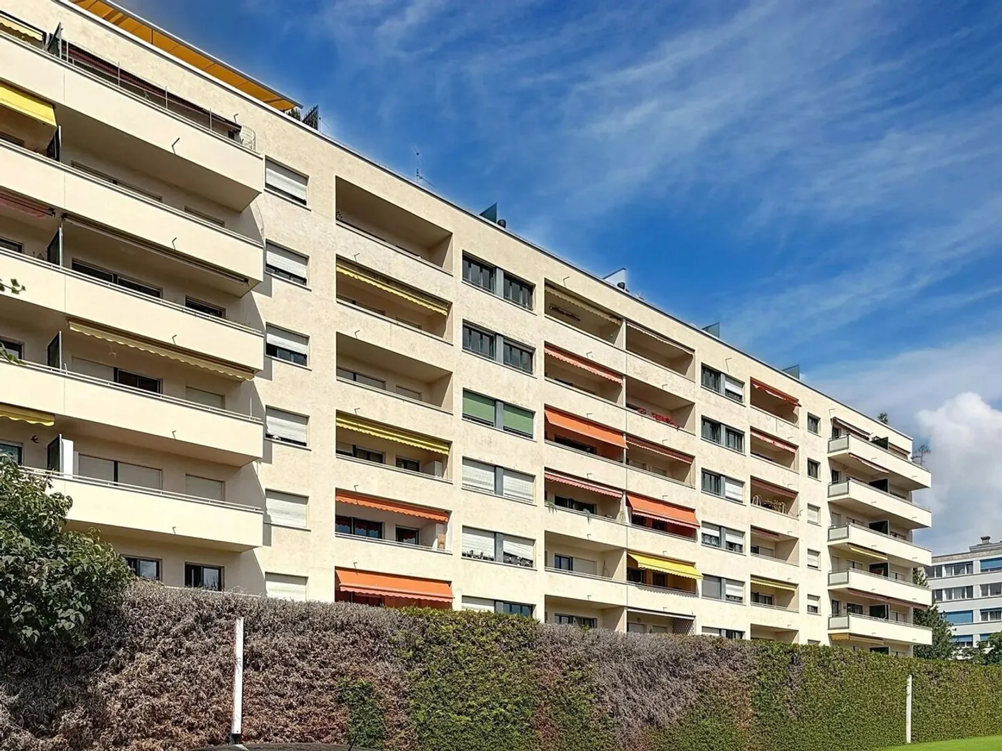 AMPIO APPARTAMENTO DI 3 LOCALI CON VISTA SUL LAGO E SULLE ALPI - Foto 1 di 11