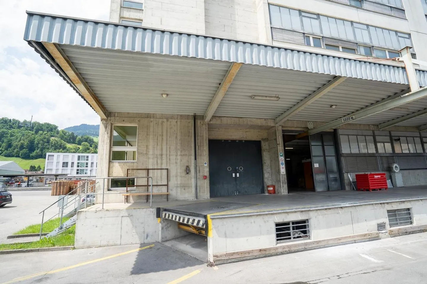 Spazi di magazzino, produzione e ufficio in posizione privilegiata - Foto 8 di 10
