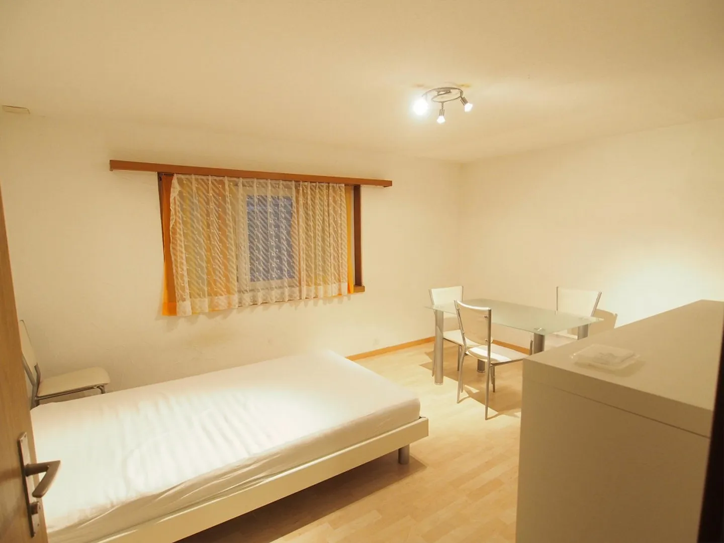 Teilmöbliertes 1-Zimmer-Studio in Felsberg - Foto 1 von 6