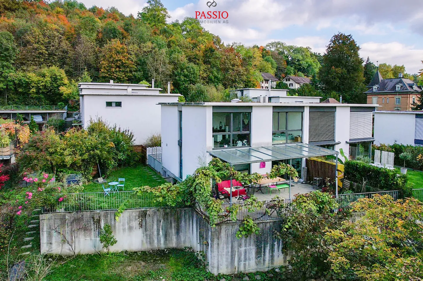 Maison jumelée de 6,5 pièces avec jardin et 2 pièces de loisirs chauffées - Photo 1 sur 27