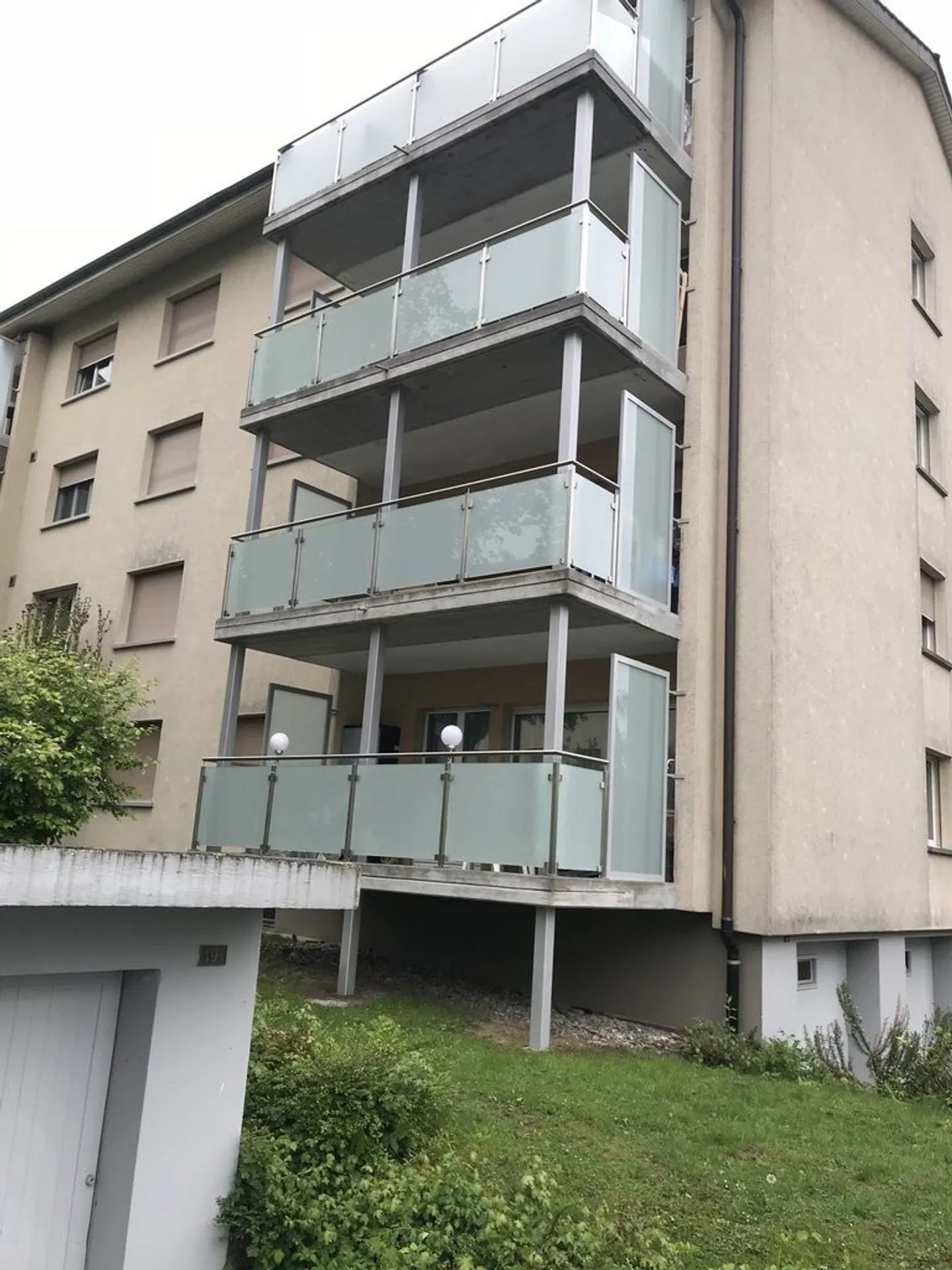 Charmant appartement 3 pièces à Feldegg - Photo 1 sur 7