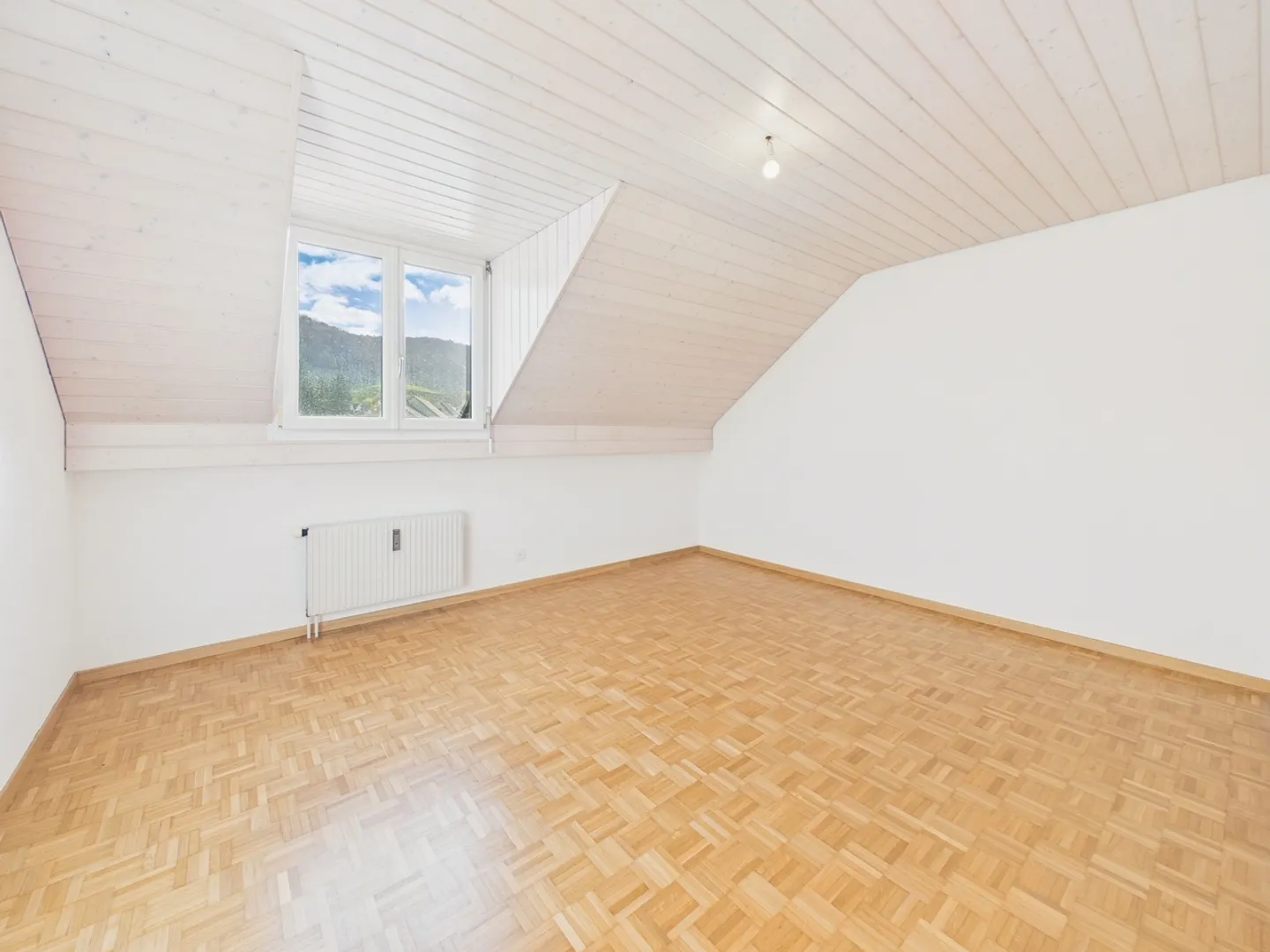 Grosszügige 5.5-Zimmer Dachwohnung in Rothenfluh, Kanton BL - Foto 5 von 10