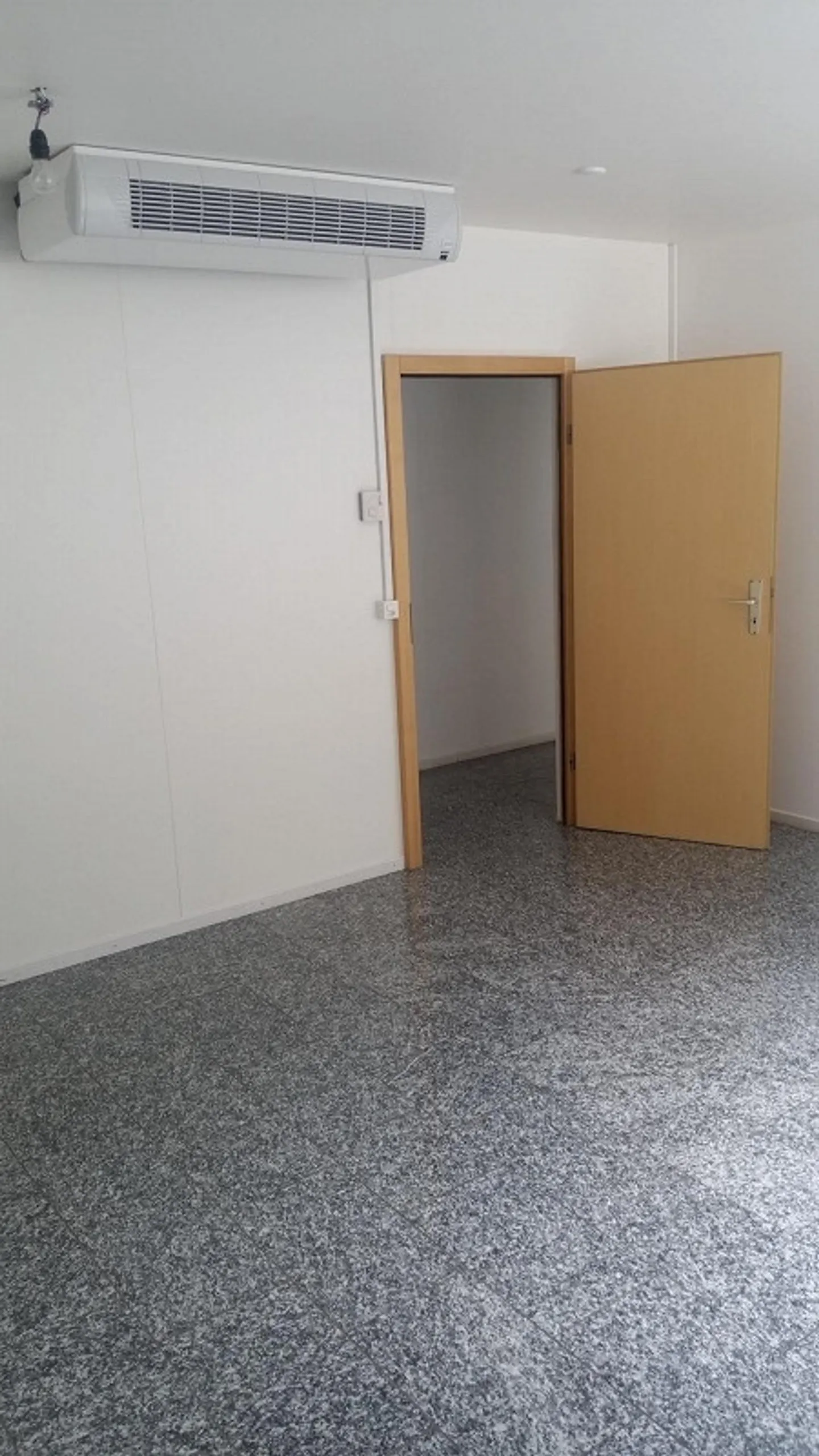 Uffici ben collegati, luminosi e climatizzati - Foto 2 di 6