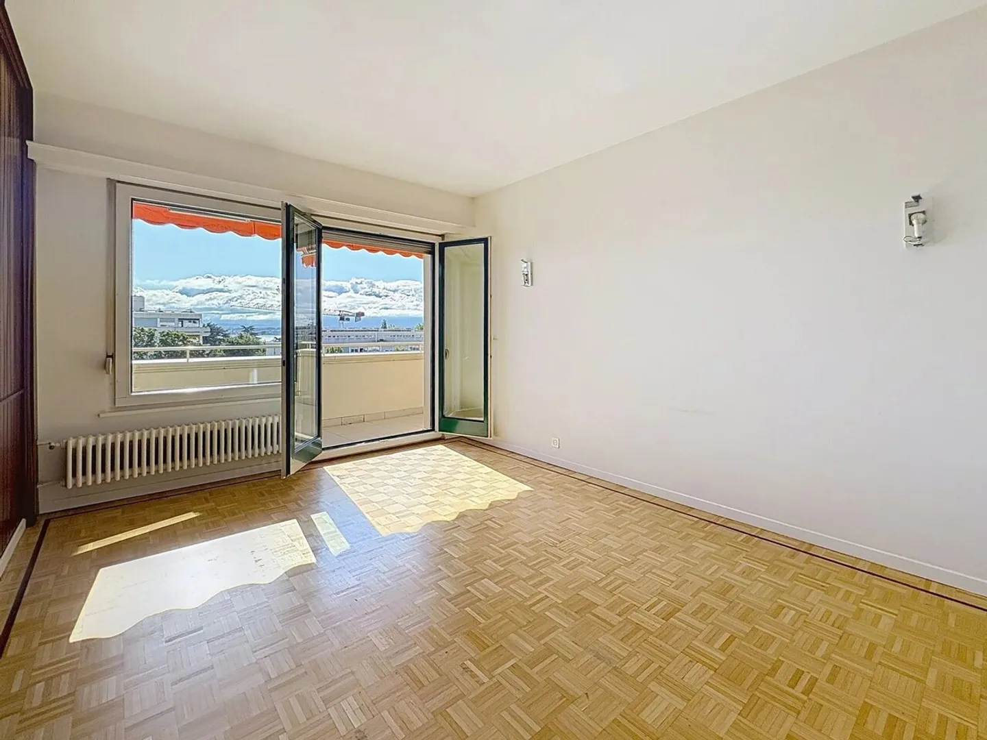 AMPIO APPARTAMENTO DI 3 LOCALI CON VISTA SUL LAGO E SULLE ALPI - Foto 8 di 11