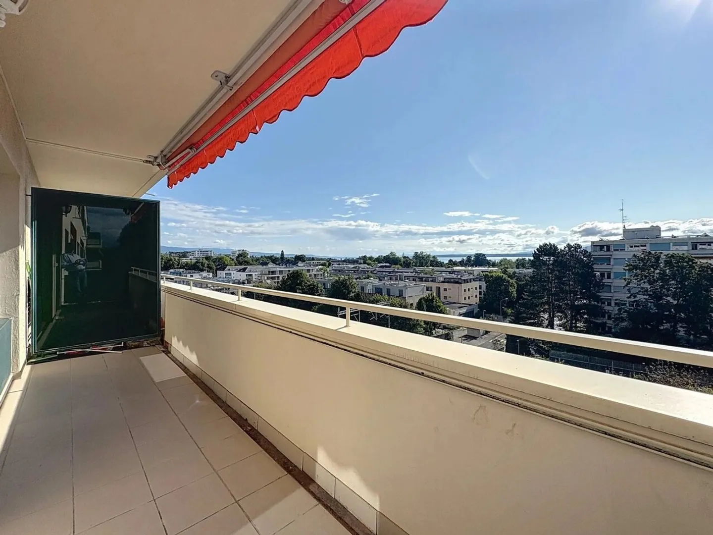 AMPIO APPARTAMENTO DI 3 LOCALI CON VISTA SUL LAGO E SULLE ALPI - Foto 10 di 11