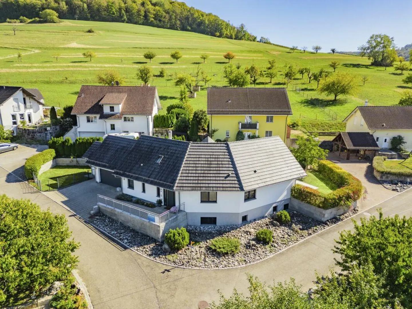 Charming Family Home in Osterfingen - Photo 5 of 29