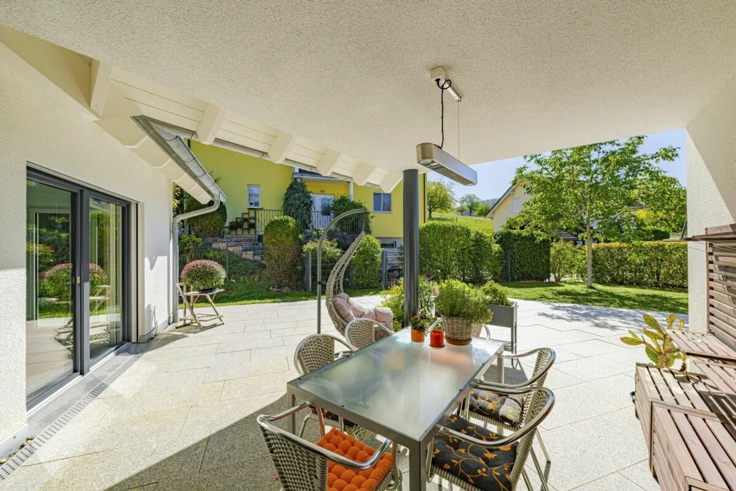 Charming Family Home in Osterfingen - Photo 8 of 29