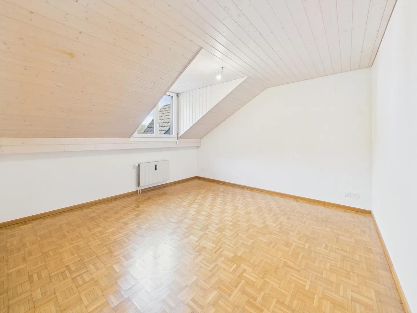 Grosszügige 5.5-Zimmer Dachwohnung in Rothenfluh, Kanton BL - Foto 7 von 10