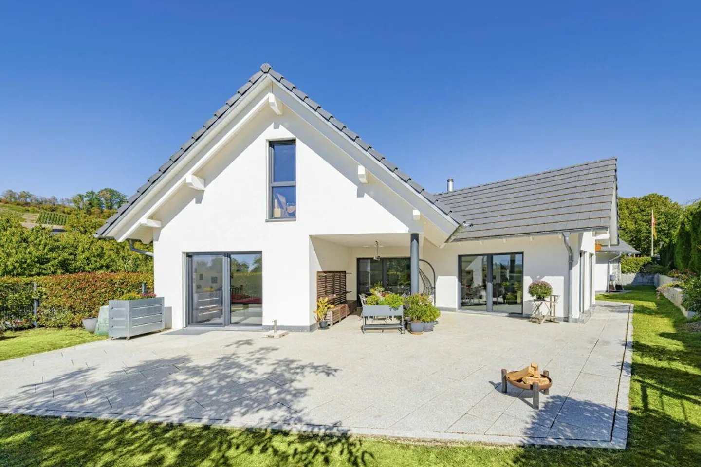 Charming Family Home in Osterfingen - Photo 9 of 29