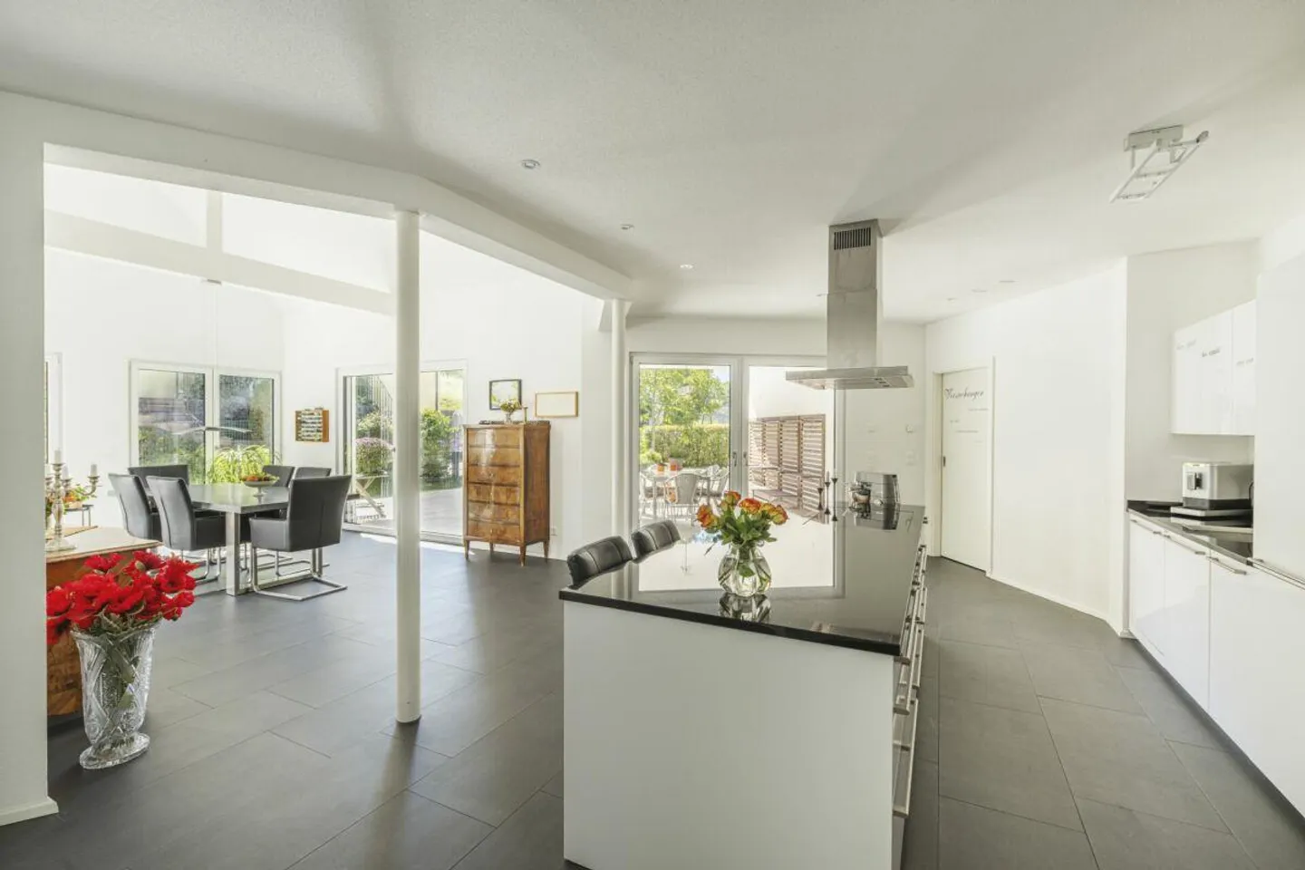 Charming Family Home in Osterfingen - Photo 15 of 29