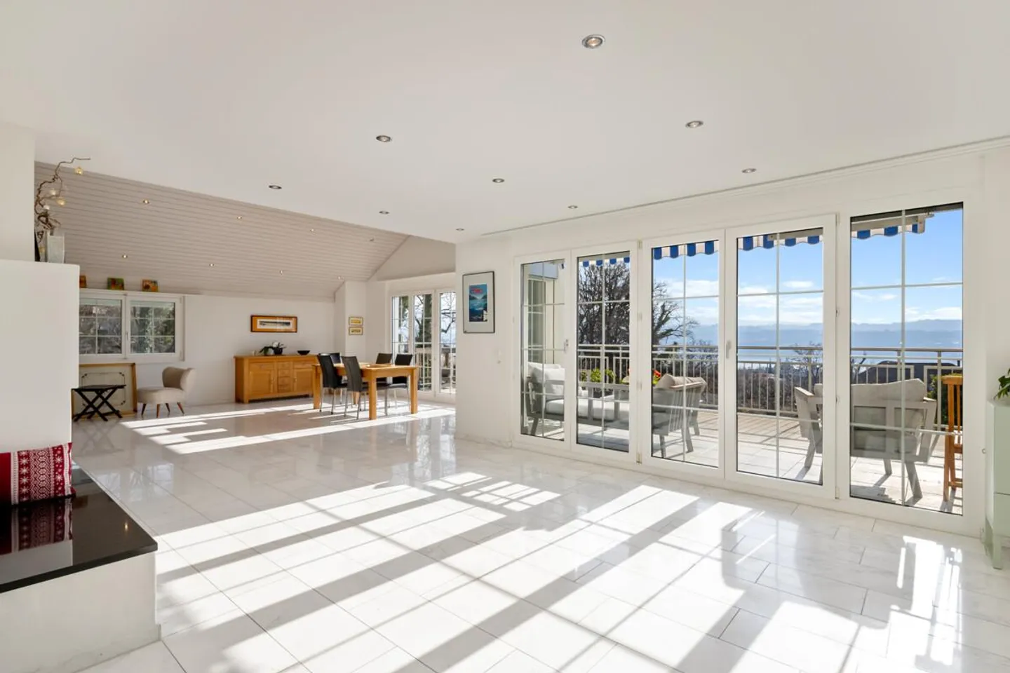 4.5-room maisonette apartment in Uetikon am See with lake view - Photo 2 of 9