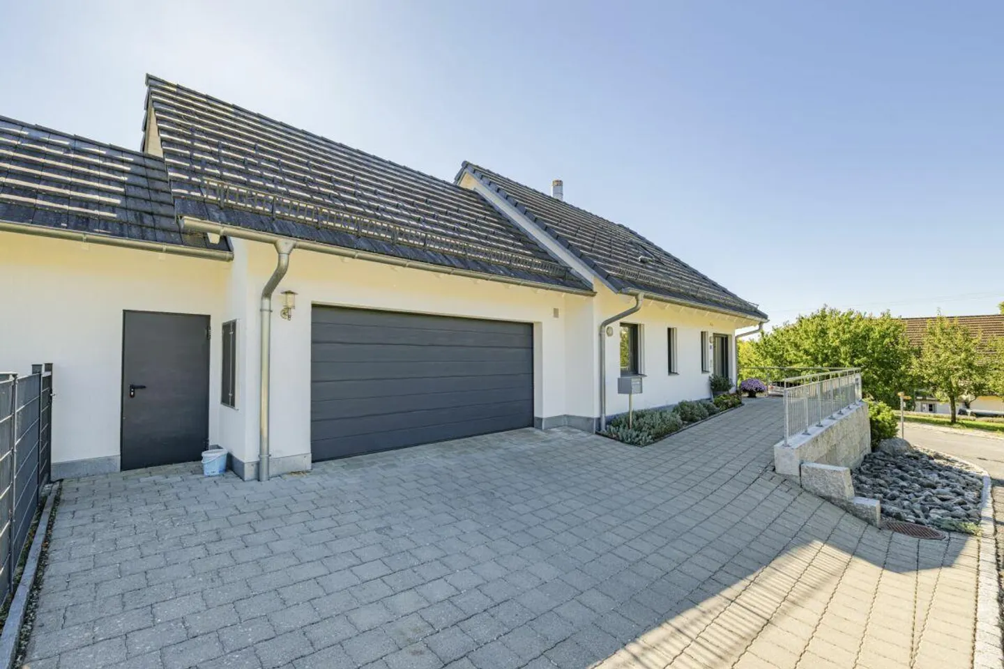 Charming Family Home in Osterfingen - Photo 11 of 29